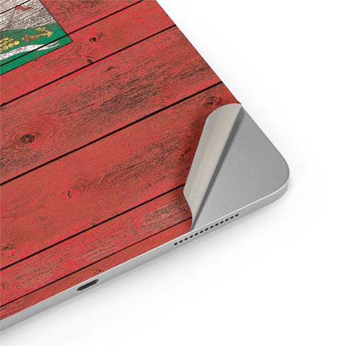 Haiti Flag Dark Wood iPad Pro 13in M4 (2024) Skin